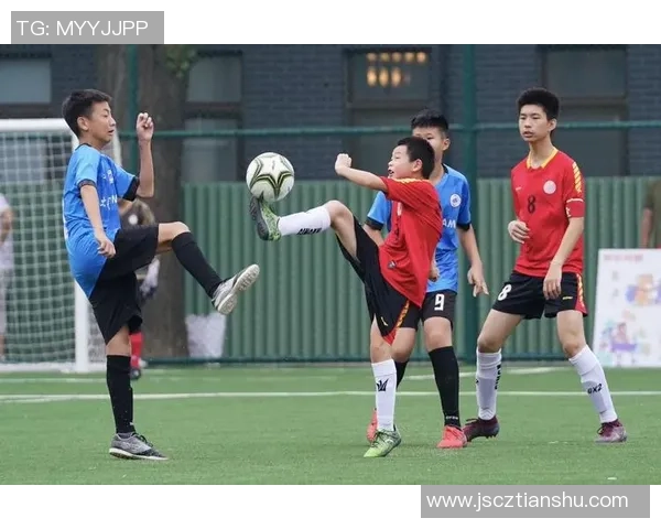 玉岩中学足球明星闪耀赛场展现青春活力与团队精神 玉岩中学足球明星闪耀赛场展现青春活力与团队精神