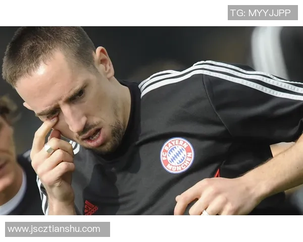 足球明星情侣甜蜜瞬间壁纸图片分享让你感受爱情与运动的完美结合 足球明星情侣甜蜜瞬间壁纸图片分享让你感受爱情与运动的完美结合