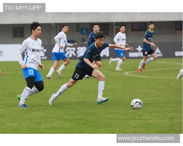 踢球技巧卓越的足球明星们展现风采与实力的精彩瞬间 踢球技巧卓越的足球明星们展现风采与实力的精彩瞬间