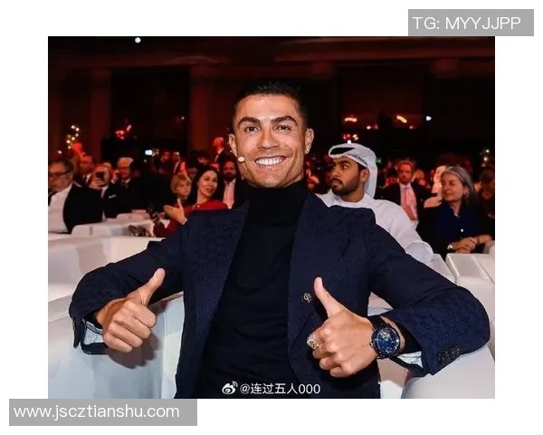 足球明星魅力无限黑色衬衫时尚搭配展现个性风采与运动精神 足球明星魅力无限黑色衬衫时尚搭配展现个性风采与运动精神